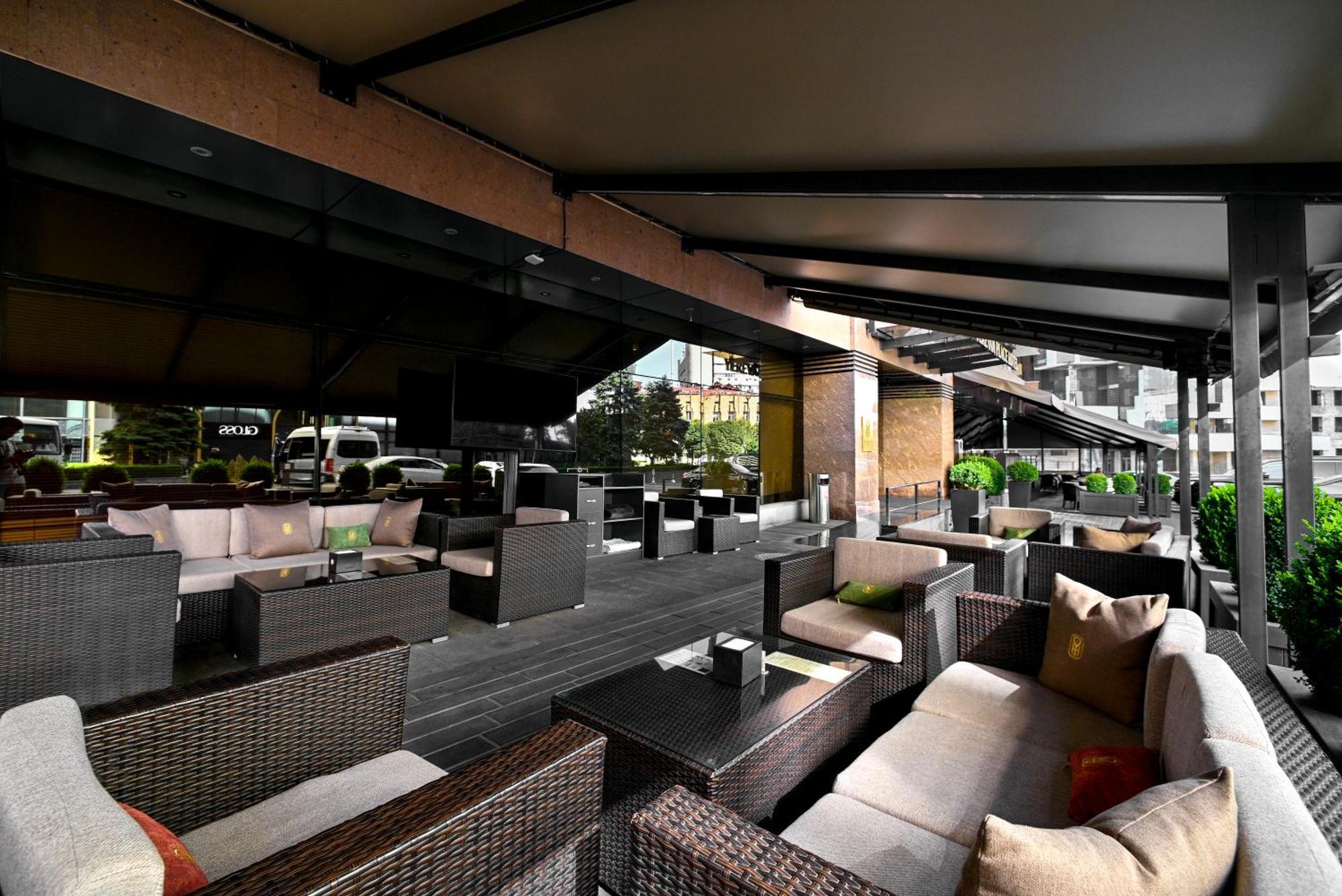 Yerevan Place Hotel Kültér fotó